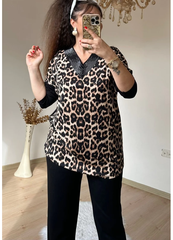 V Yaka Taşlı Leopar Takım
