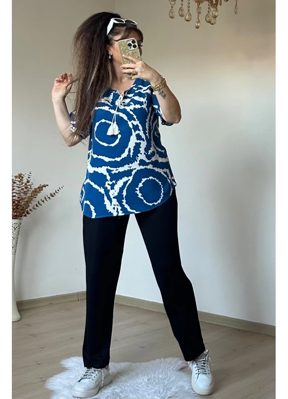 Yaka Bağlamalı Mavi Desen Takım