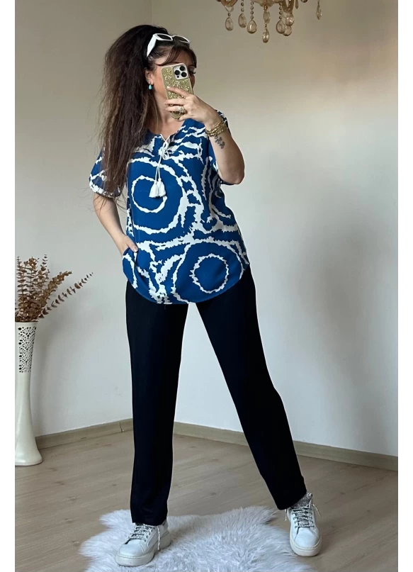 Yaka Bağlamalı Mavi Desen Takım