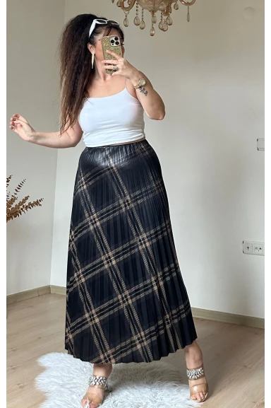 Kare Desen Pileli Sıyah Etek