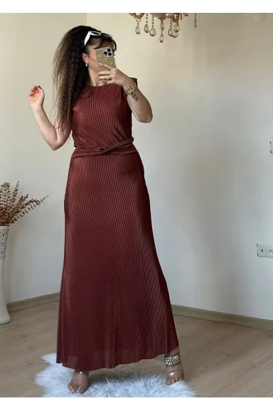 Bel Detaylı Vatkalı Elbise