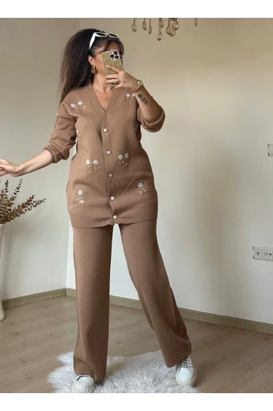 Boncuk İslemelı Triko Takım Bej