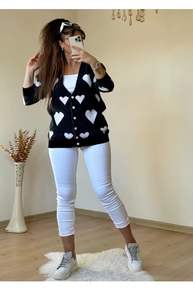 İri Kalplı Siyah Hırka