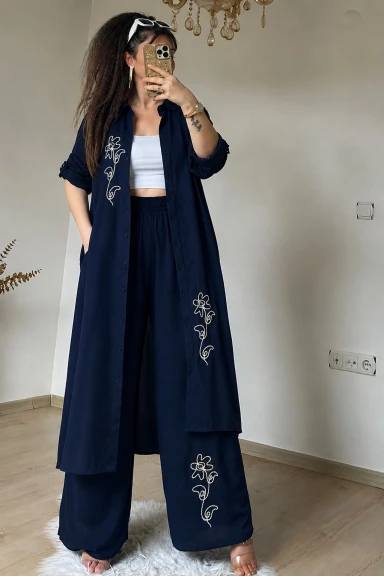 Papatya Desen Nakışlı Takım Lacivert