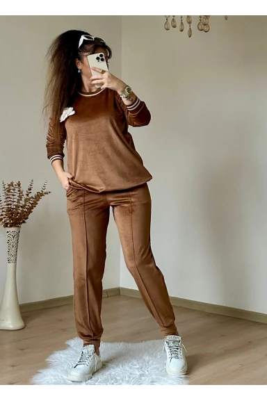Yaka Çiçekli Kadife Takım Taba