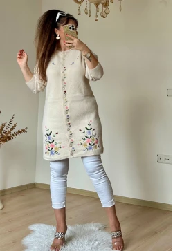 Bej Çiçekli Nakışlı Hırka