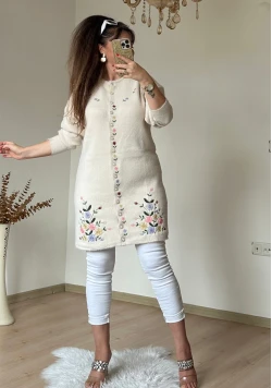 Bej Çiçekli Nakışlı Hırka
