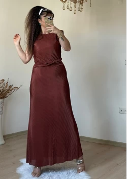 Bel Detaylı Vatkalı Elbise