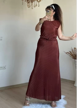 Bel Detaylı Vatkalı Elbise