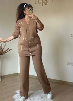Boncuk İslemelı Triko Takım Bej
