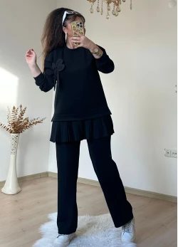 Eteği Pileli Çiçek Takım Siyah