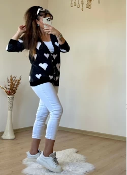 İri Kalplı Siyah Hırka