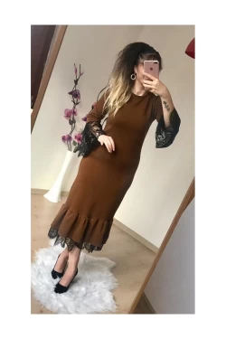Kol ve Etek Ucu Dantelli Midi Boy Triko Elbise