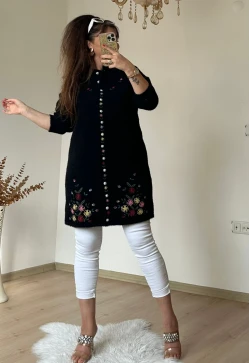Siyah Çiçekli Nakışlı Hırka