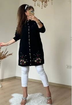 Siyah Çiçekli Nakışlı Hırka