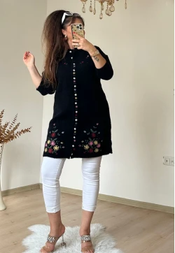 Siyah Çiçekli Nakışlı Hırka