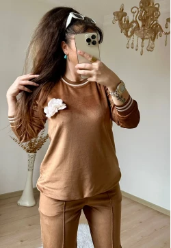 Yaka Çiçekli Kadife Takım Taba