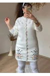 Beyaz Çiçekli Nakışlı Hırka