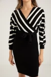 Üst Çizgili Alt Siyah Triko Elbise -BEYAZ