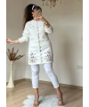 Beyaz Çiçekli Nakışlı Hırka