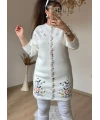 Beyaz Çiçekli Nakışlı Hırka