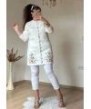 Beyaz Çiçekli Nakışlı Hırka