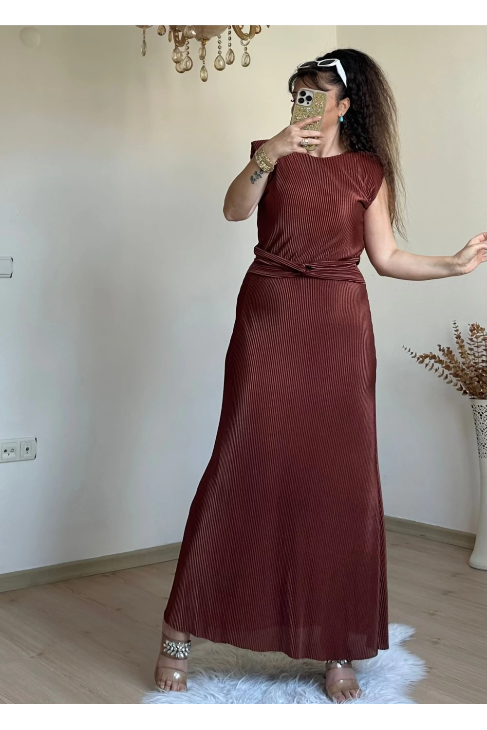 Bel Detaylı Vatkalı Elbise