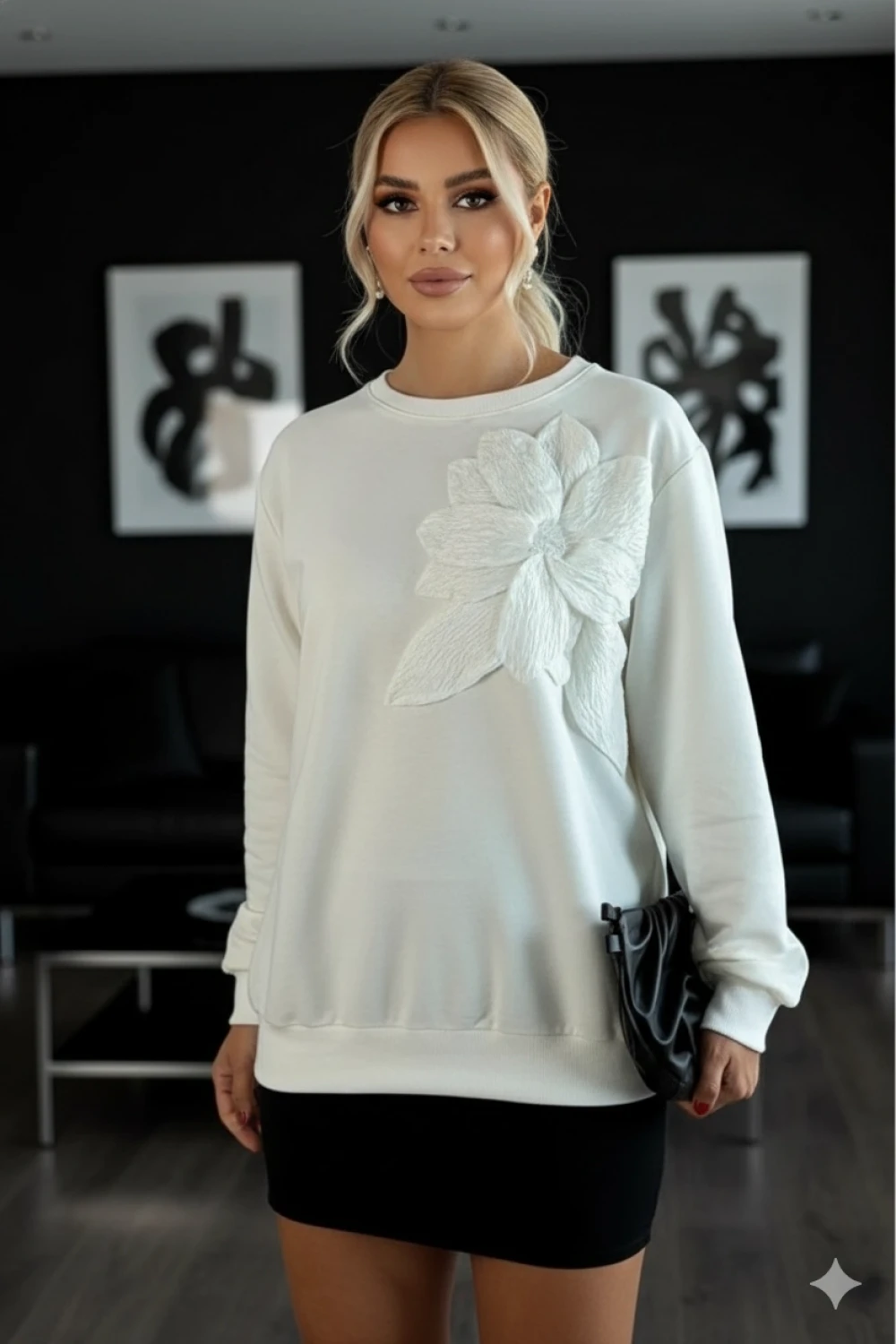 Beyaz Büyük Çiçekli Sweatshirt