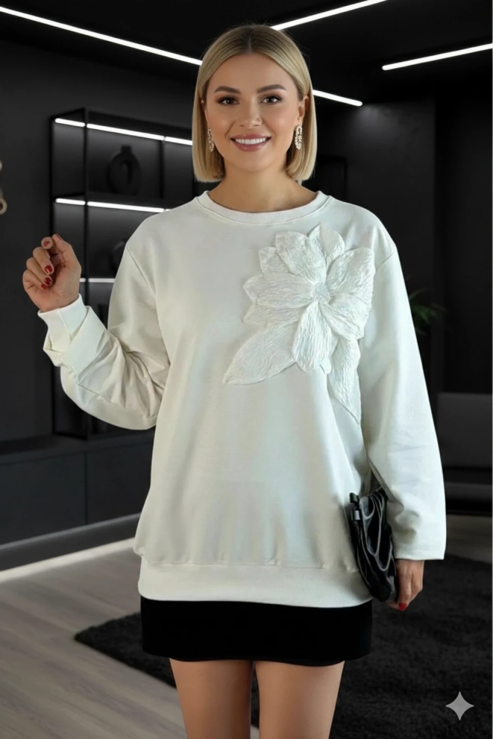 Beyaz Büyük Çiçekli Sweatshirt