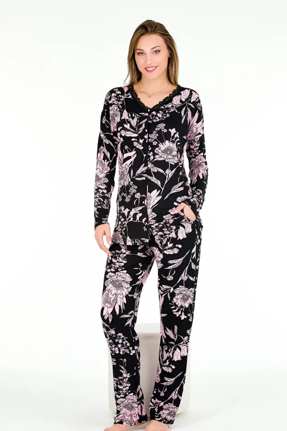 Uzun Kol Onü Düğmeli  Pembe Çiçekli Bayan Pijama Takımı