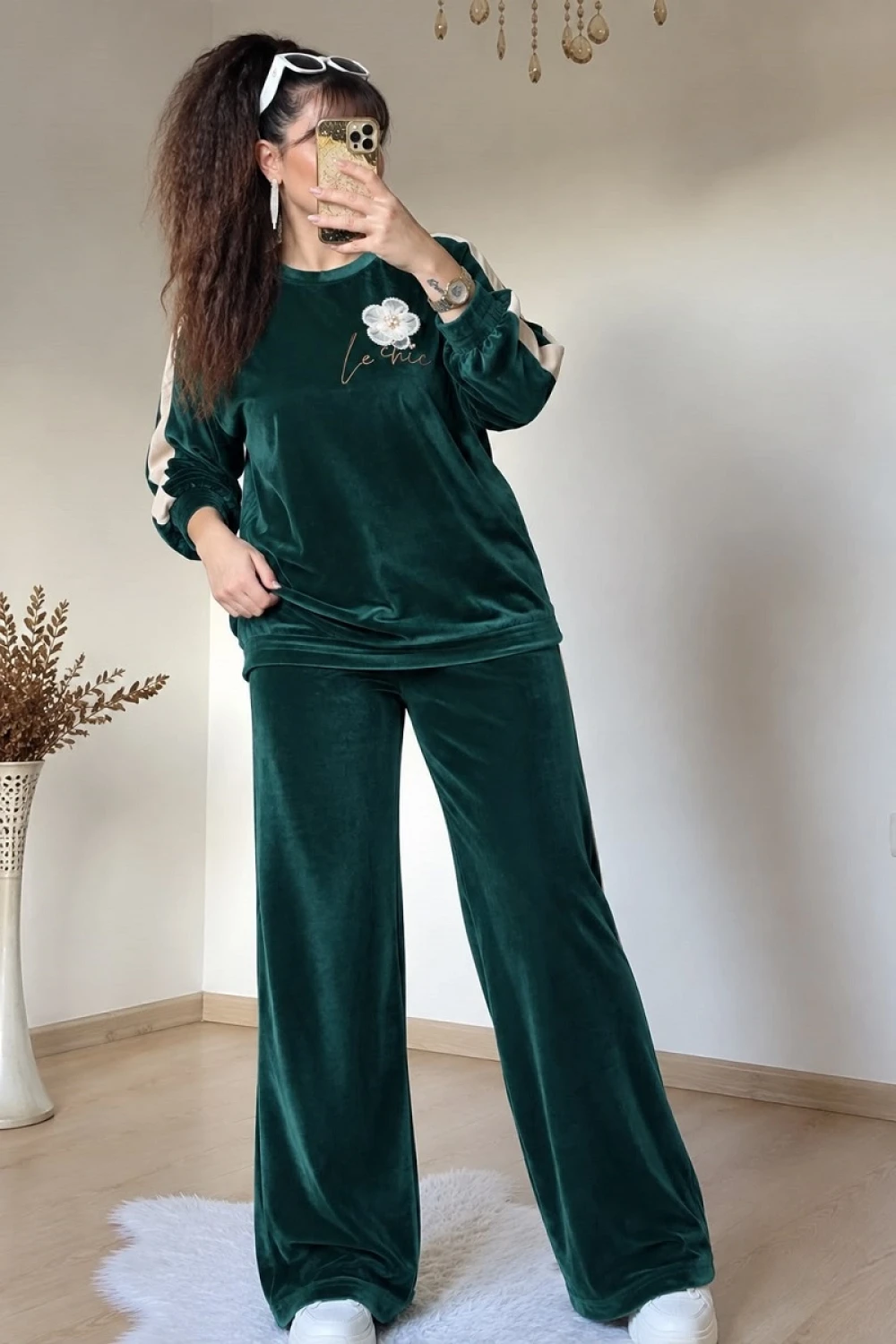 Yaka Çiçekli Kadife Takım Zümrüt