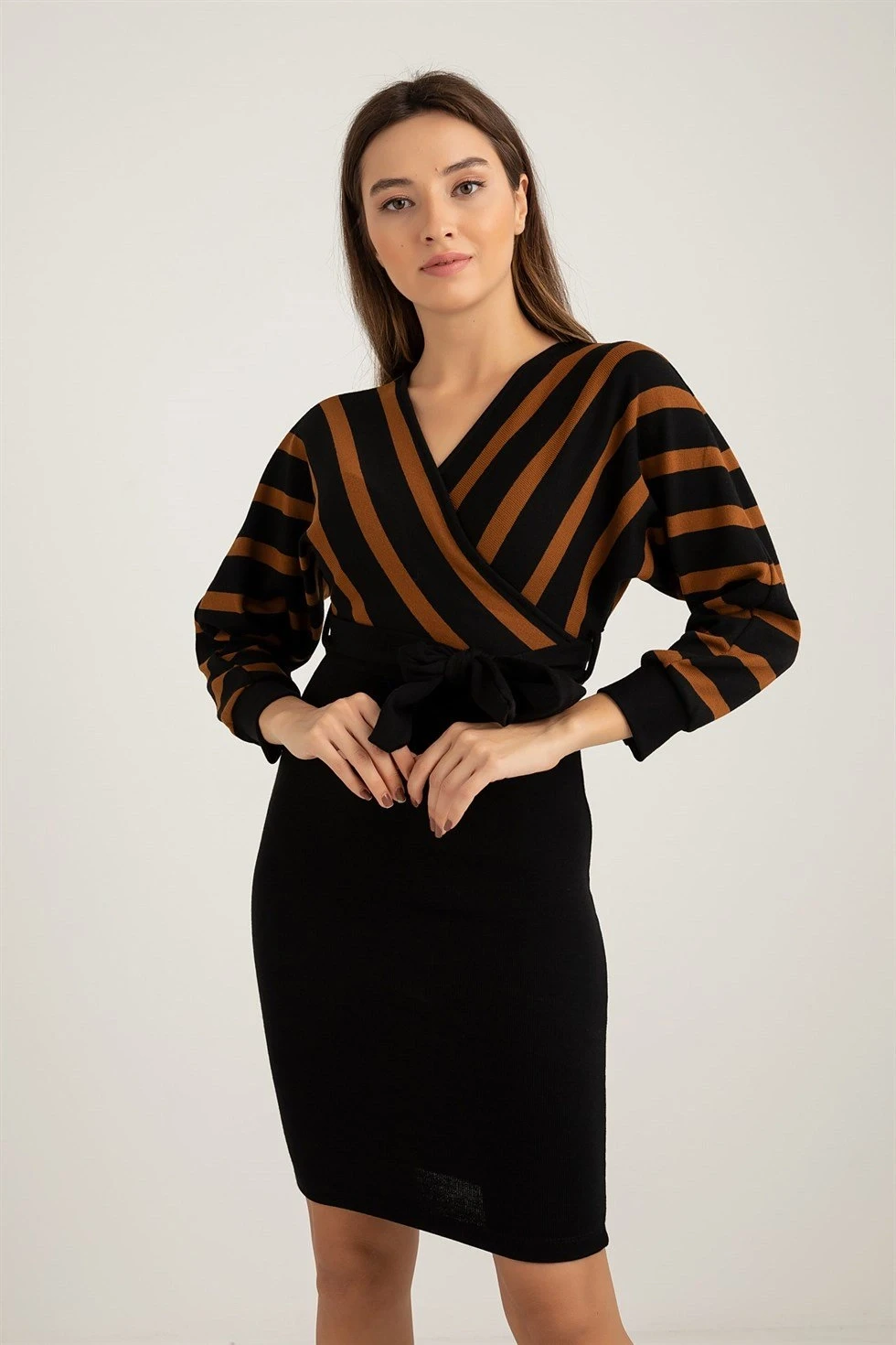 Üst Çizgili Alt Siyah Triko Elbise -KAHVE