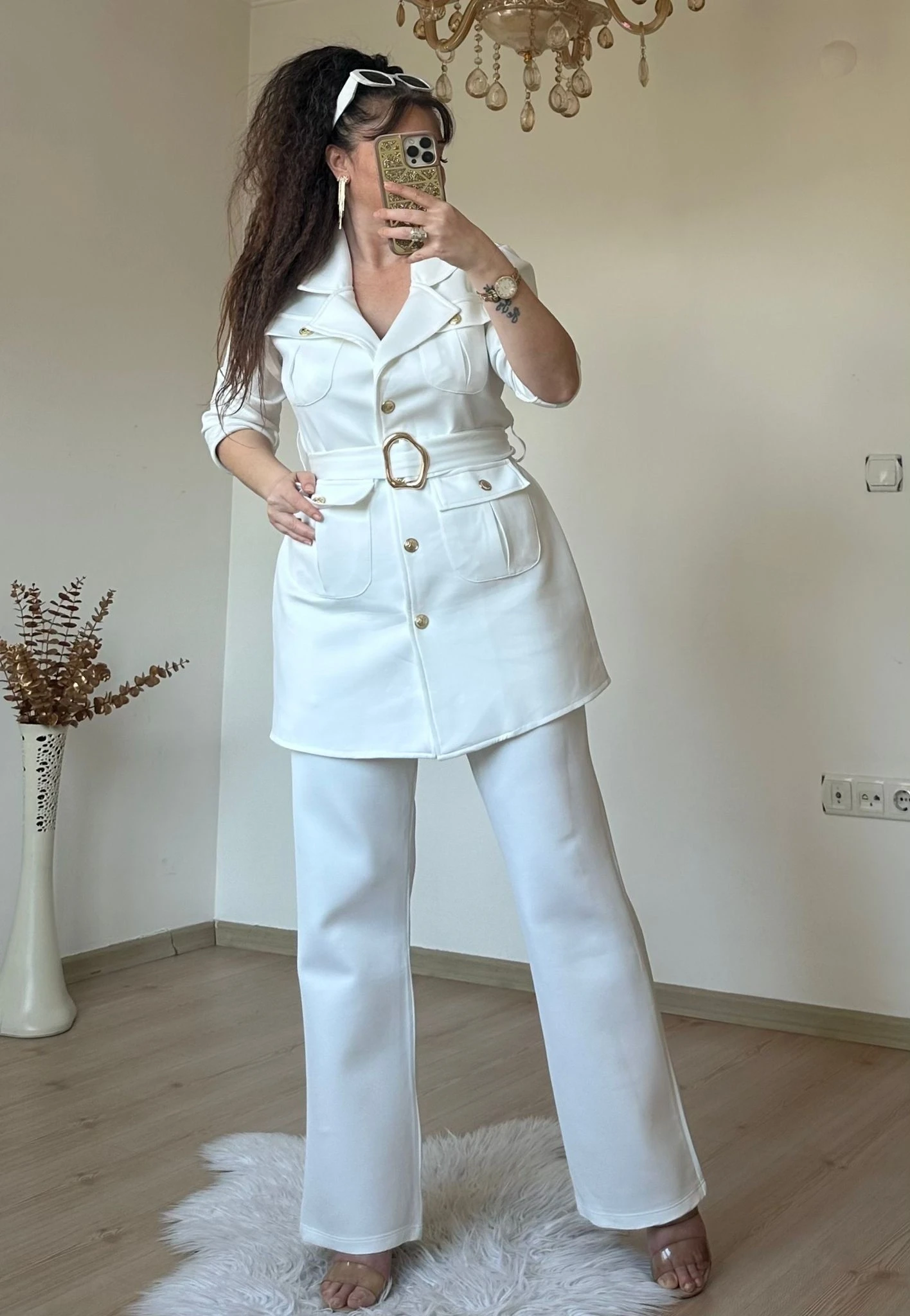 Kemerli Gold Dügmelı Takım Beyaz