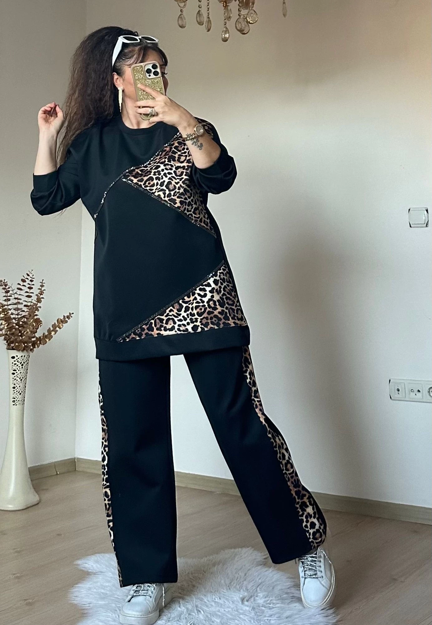 Piramıt Taşlı Leopar Takım Siyah