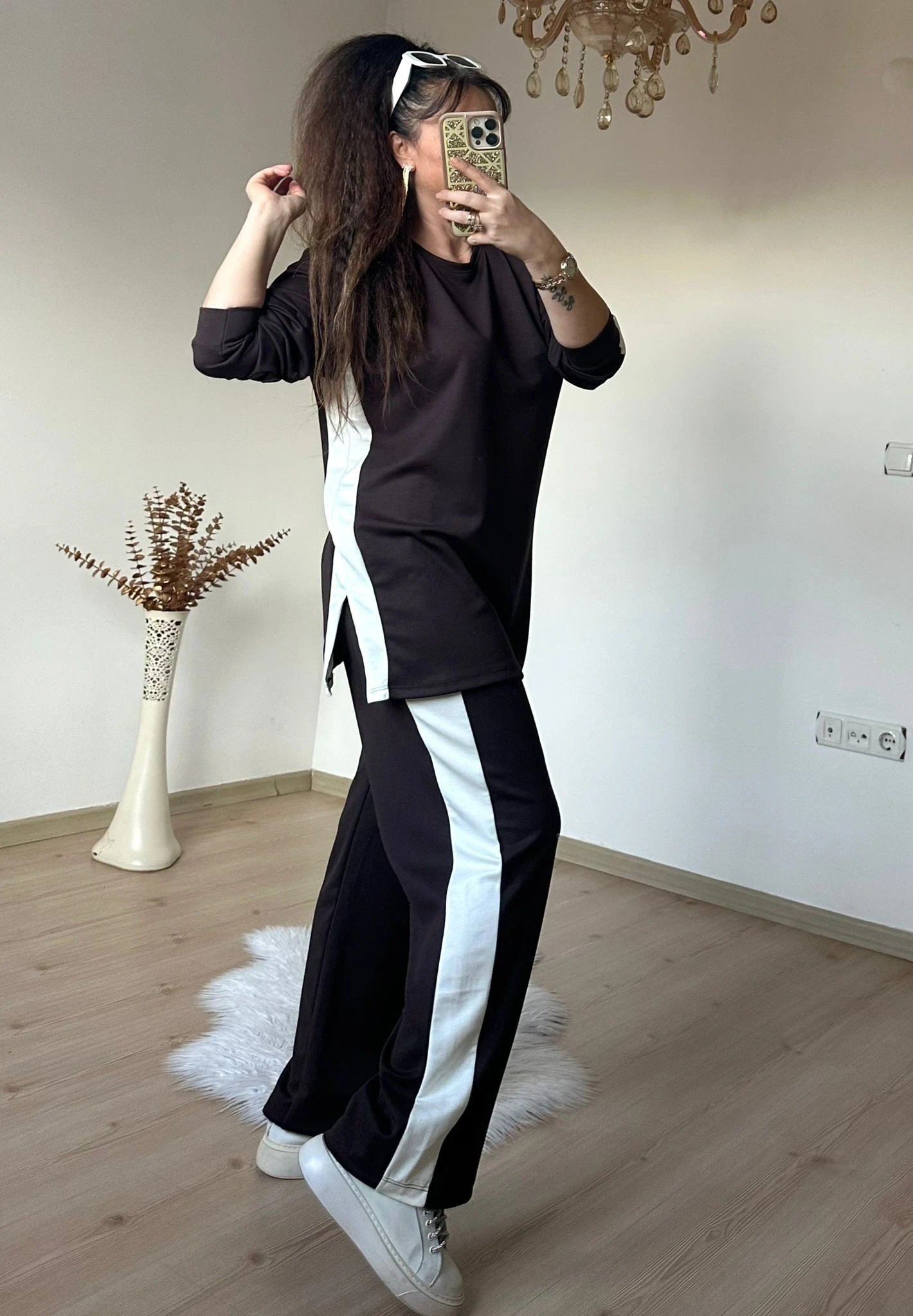 Yan Beyaz Şerıtlı Takım Kahve