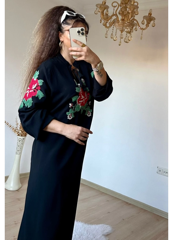 Çiçekli Nakış Desen Salaş Elbise