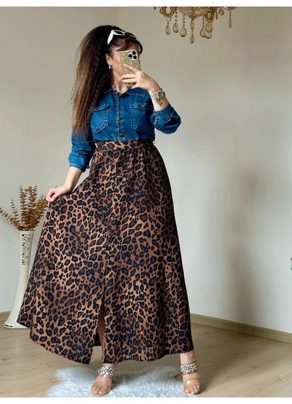 Kot Detaylı Leopar Elbise