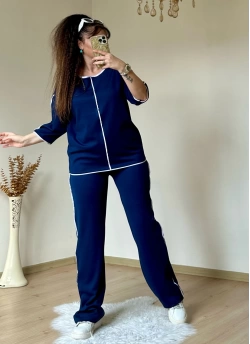 Beyaz Çızgılı Lacıvert Takım