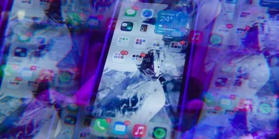 iOS 20 İncelemesi: Telefonu Cebinden Çıkarma, Ekran Artık Havada!