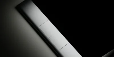 MacBook Ekranlarında Dustgate Sorunu: Görüntüde Pembe Çizgiler ve Dikey Barların Sebebi Toz Olabilir mi?