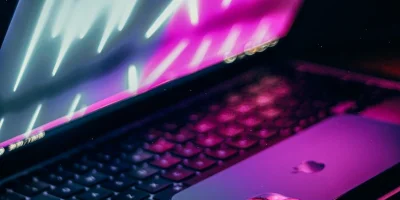 Göz Kamaştıran Tuzak: İkinci El OLED Laptoplarda Burn-In (Ekran Yanığı) ve PWM Titreşimi