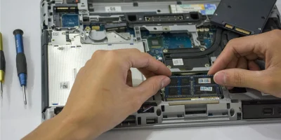 Sorun: Sıvı Metal Sürülen Laptopun Aşırı Isınması (Pump-Out Effect)
Çözüm: Honeywell PTM7950 Faz Değiştiren Ped Uygulaması