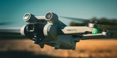 Dünyaya Kuş Bakışı Bakmak: Neden Bir Drone Her İçerik Üreticisinin Çantasında Olmalı?