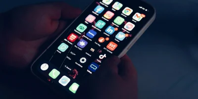 Doğru Bildiğiniz Yanlışlar: Uygulamaları Kapatmak Şarjınızı Korumaz, Aksine Bitirir!