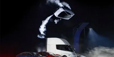 Tesla Hayali gerçek oldu: UÇAN Araba - Tesla Gerçeklik algısını alt üst etti.