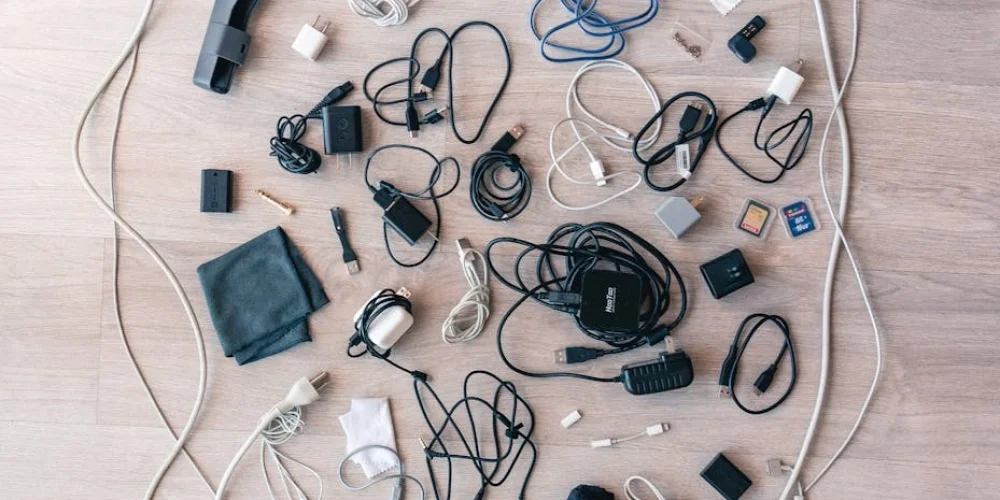 Dongle Cehenneminden Kurtuluş: MacBook Pronun Pro Portları Neden Hayat Kurtarır?