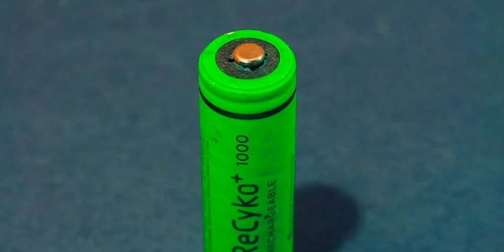 İkinci El Laptop Alırken Batarya Tuzağına Düşmeyin: Döngü Sayısı (Cycle Count) Yalanı ve Kimyasal Ömür Testi