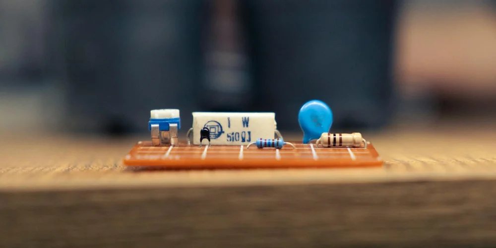 Sorun: Oyun Kollarında (DualSense/Xbox) Analog Kayması (Drift)
Çözüm: Potansiyometre Değişimi veya Hall Effect Sensör Modlaması