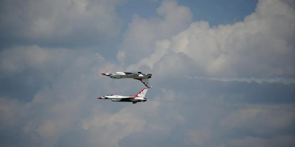 Minecraftta Elytra (Kanat) Nasıl Bulunur ve Havai Fişekle Nasıl Uçulur?