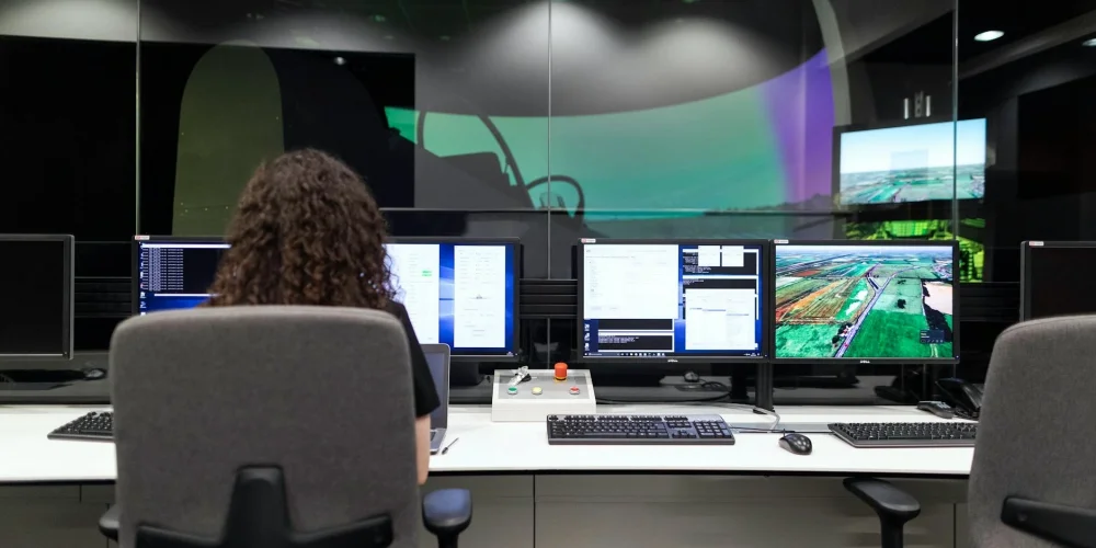 60Hz Monitörle Oyun Oynuyorsanız, O Ekran Kartını Çöpe Atın: Hz, Tepki Süresi ve Panel Teknolojileri (IPS vs VA vs TN) Rehberi